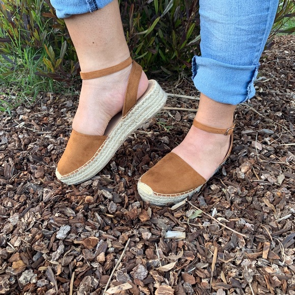 Shoes - Classic cute Espadrille sandal last one left 10